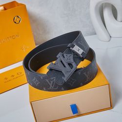 LV Men’s Belt With Box 2026 New 
