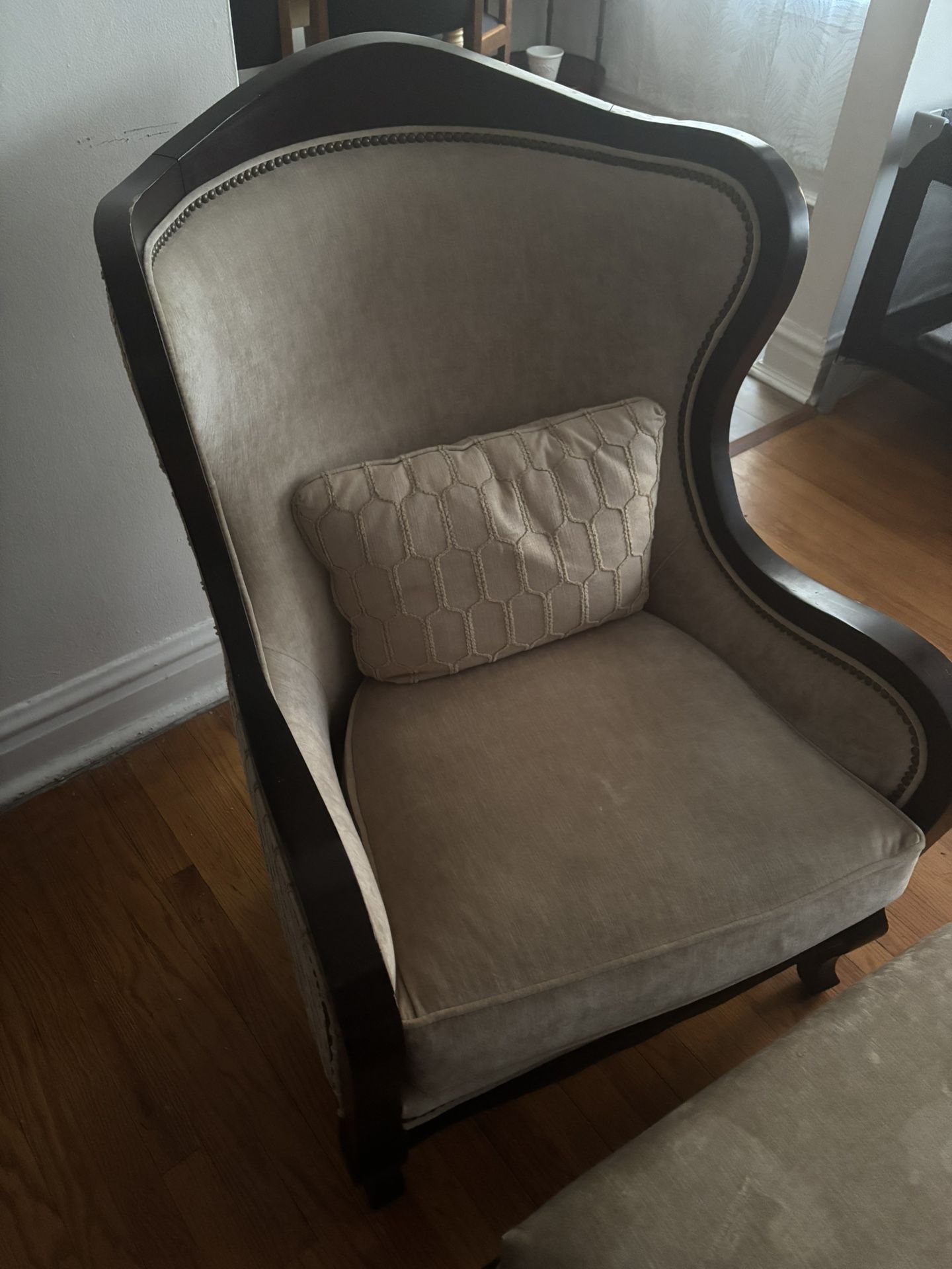 Large Tan/ Cream Brown Comfy Chair & Ottoman’
