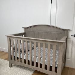 Baby/toddler Crib 