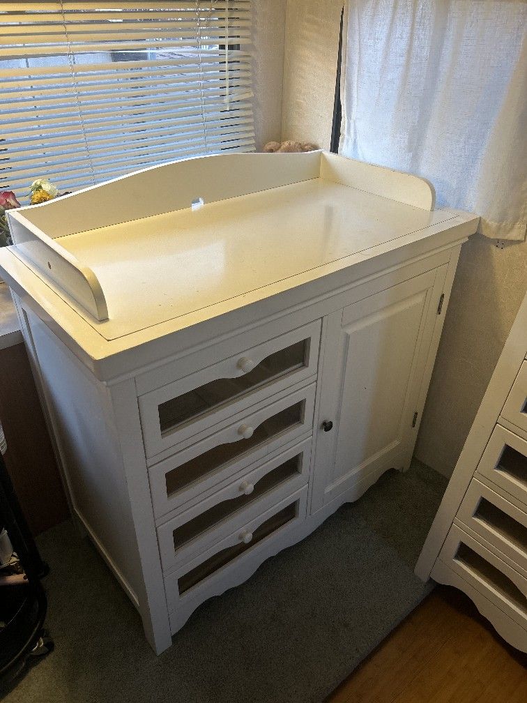 Baby Changing Table With Armoire