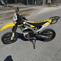 2024 Electric Dirtbike  Surron Storm Bee W/ Street Tires + Normal Dirtbike Tires 