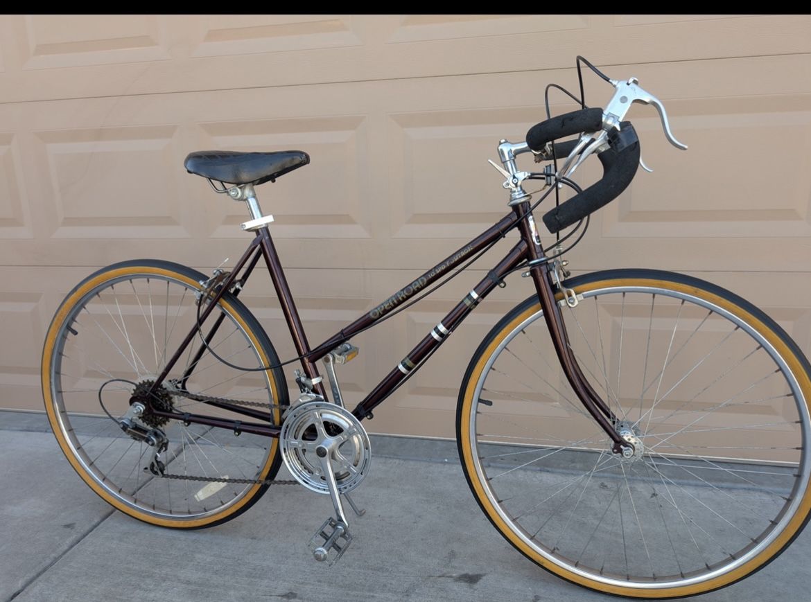 27" VINTAGE OLD SCHOOL OPEN ROAD UNISEX BIKE. 10 SPEEDS. EXCELLLENT CONDITION ๐๐ผ