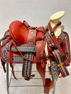 Montura charra bordada
