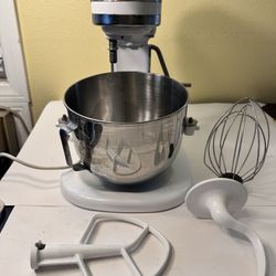 Vintage Kitchen Aid 325 Watt Heavy Duty Lift Mixer. White, RRK5A. Nice & Clean