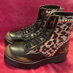 Steve Madden Avenger leather leopard print lace up boots with zip back. Size 10 Punk