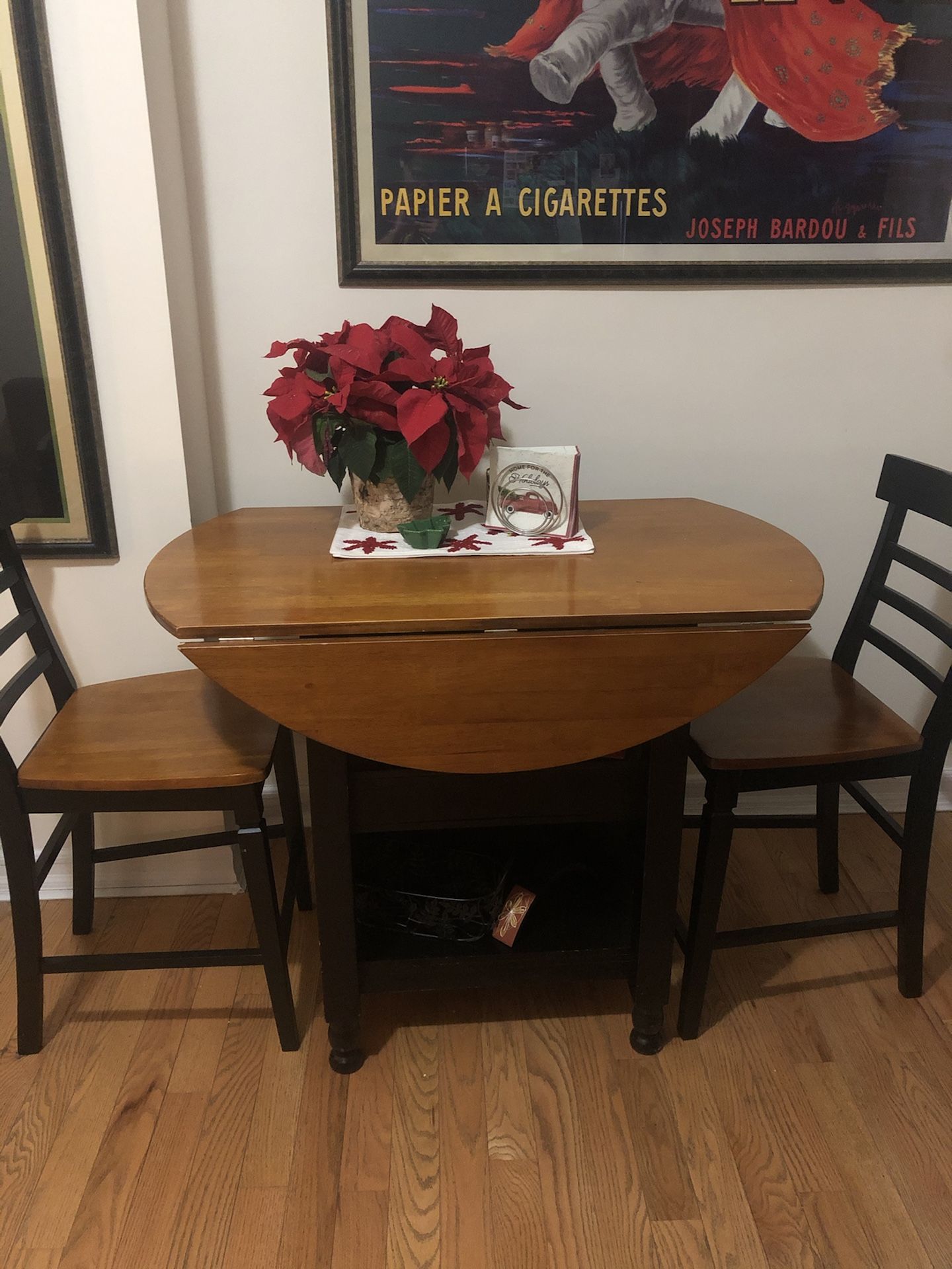 Kitchen table with 2 chairs