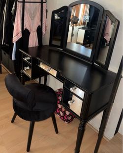 Vanity set