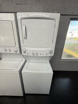 GE Stackable Washer and Dryer Set “27 ( Lavadora y secadora )
