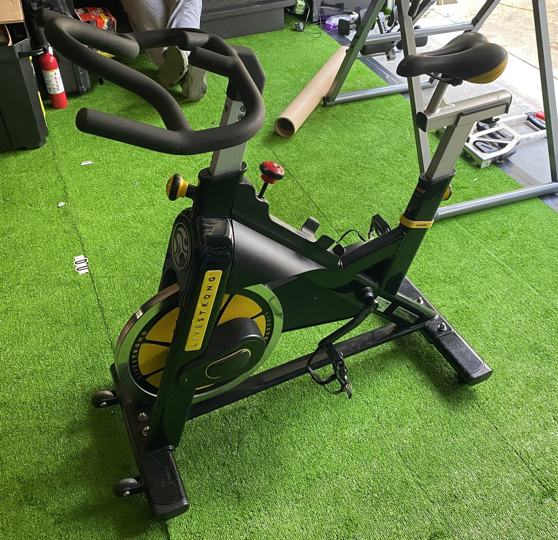 Matrix E-Series Livestrong Indoor Cycle – Commercial Grade