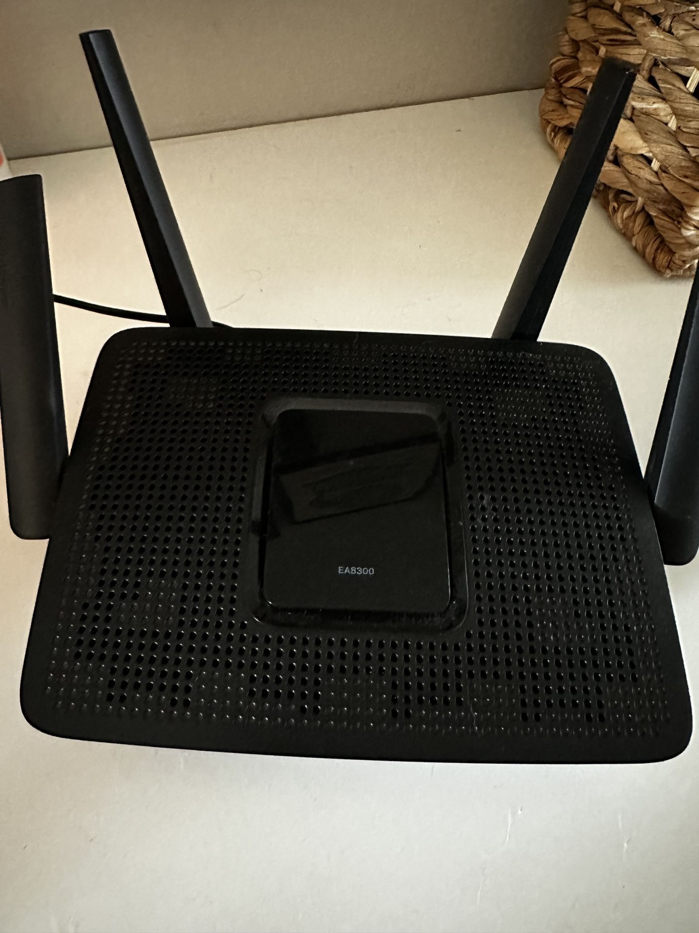 Linksys EA8300 Max-Stream: AC2200 Tri-Band Wi-Fi Router 