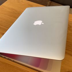 Apple MacBook Pro 15” Retina Display Intel Quad Core I7 Processor 8GB DDR3 Ram 500GB SAD DRIVE 