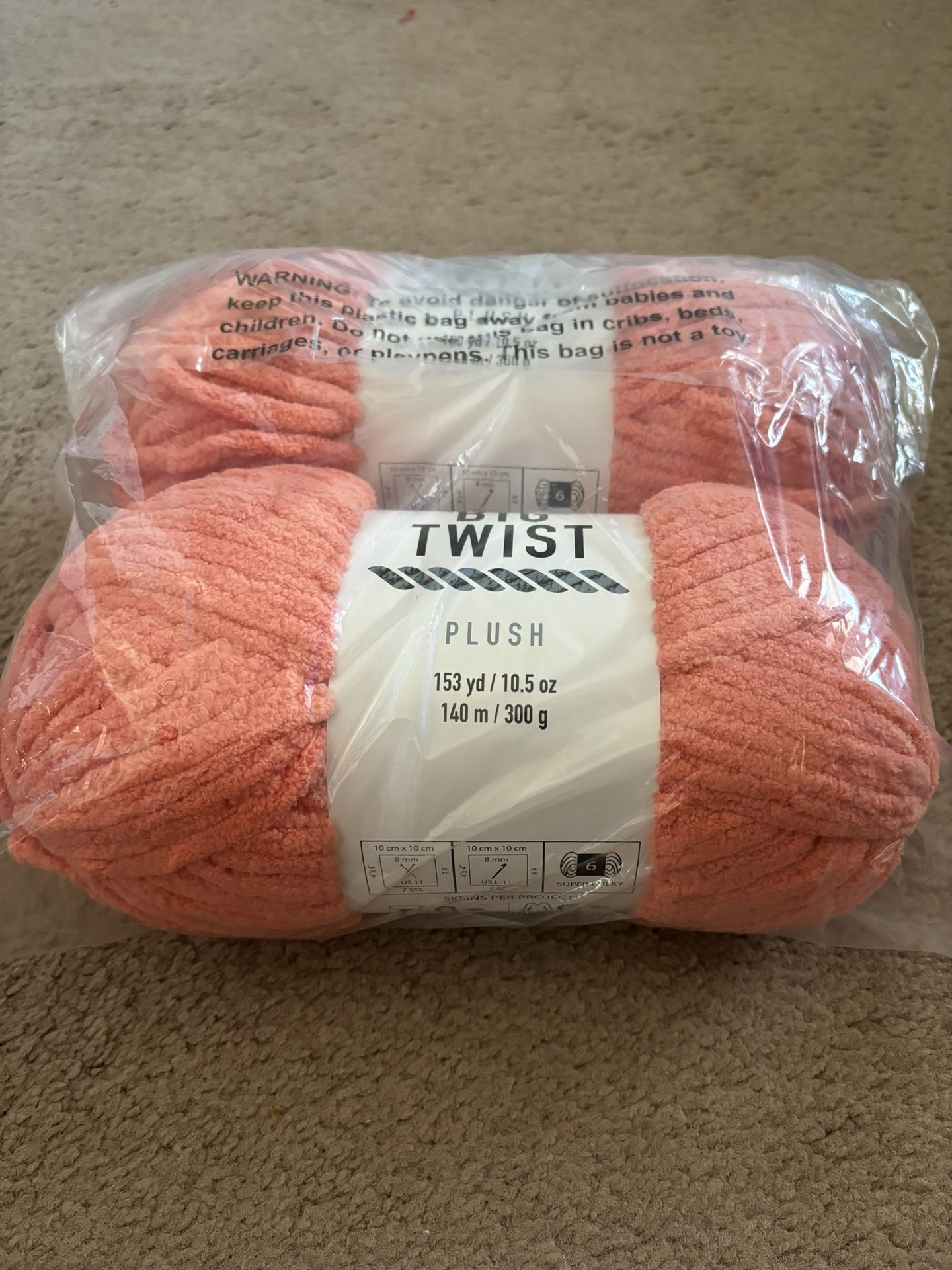Colar Orange Big Twist Plush Yarn