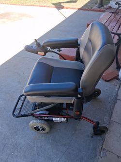 Merits Power Wheelchair Electric Motorized Chair..SEMINEW..NEW BATTERIES...EASY TO TRANSPORT...SEAT REMOVABLE..!!