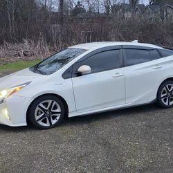 2016 Toyota Prius Three Touring 