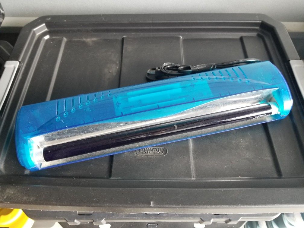 HPI Wall Mounted Black Light