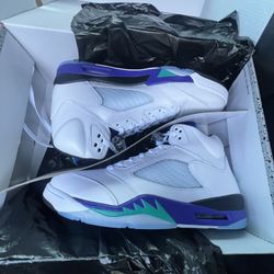 Retro Air Jordan 5s (Grapes) Size 12.5