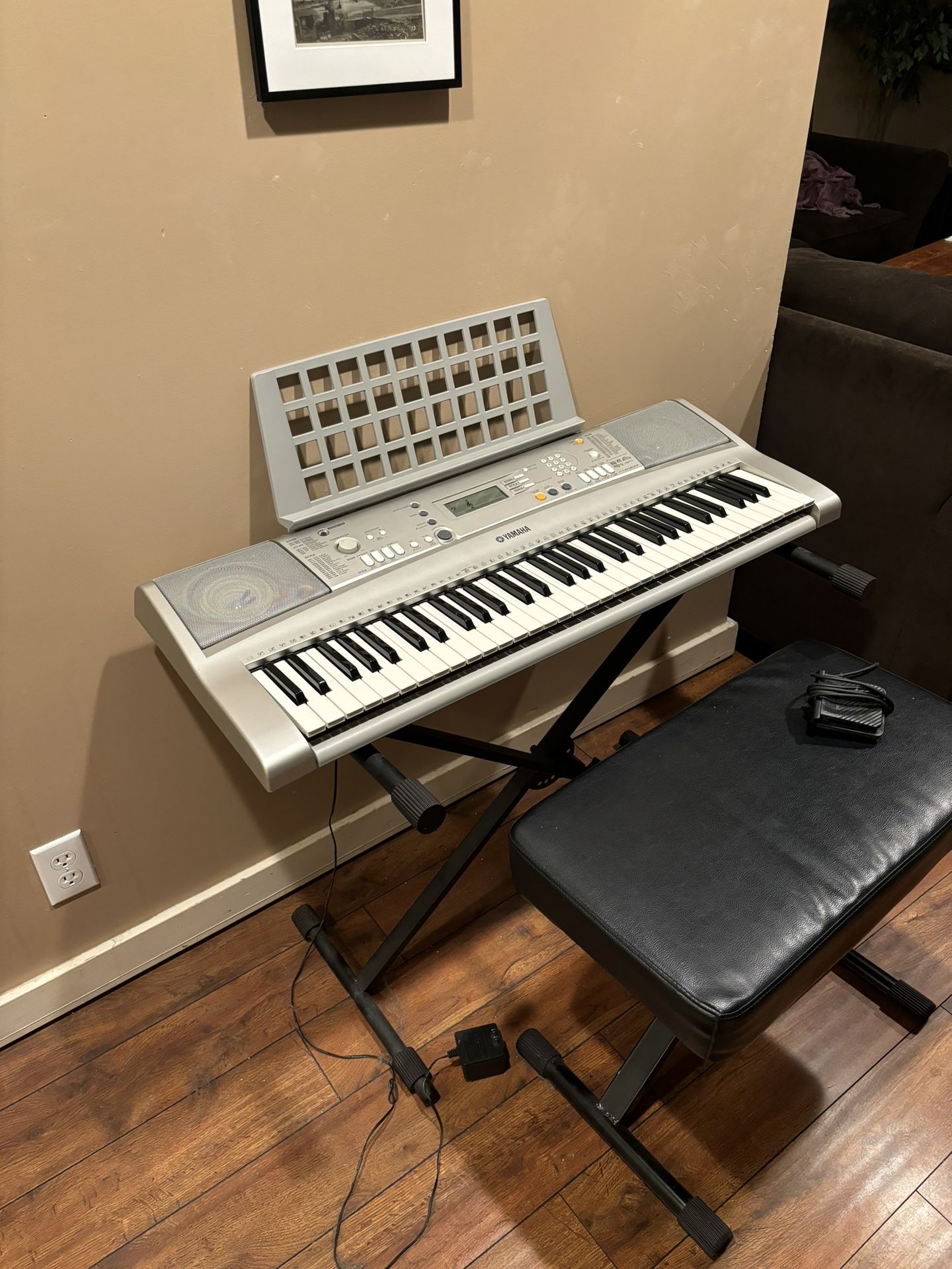 Yamaha E303 Keyboard