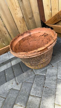 old terracotta planter for bottom pot filler/drainage