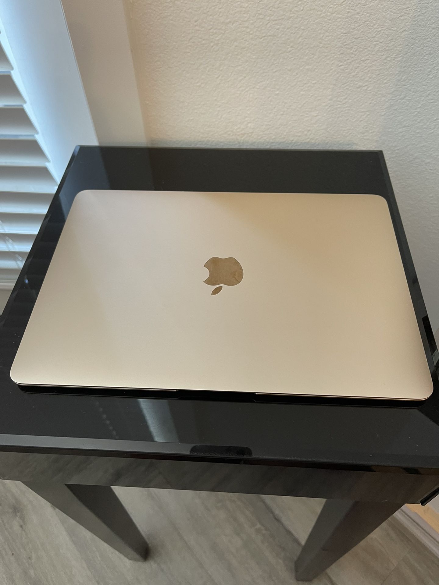 MacBook Laptop 