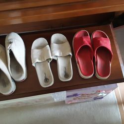 4  Pair Of Ladies Slip On Shoes