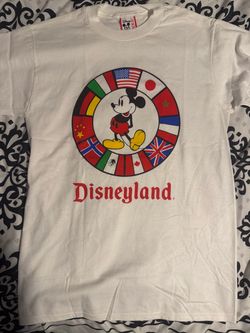Vintage Disney Designs Mickey Mouse Disneyland Epcot Flags T-Shirt Size Medium