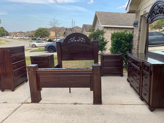Ashley Furniture 5-Piece Queen Bedroom Set