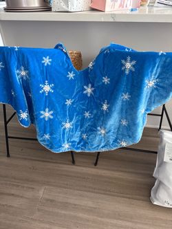 Blue Snowflake Christmas tree skirt