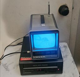 Zenith Explorer 5" portable TV / AM-FM Radio Clock Combo
