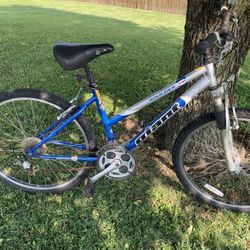 Boulder SE 17”  Women Bike