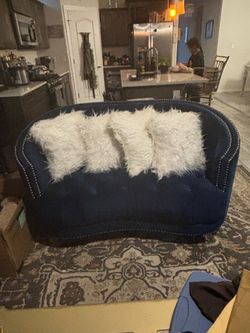 Fuzzy White Pillows, 4
