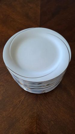 White plates with gold lines 15 pieces