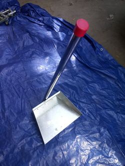 Dust pan metal