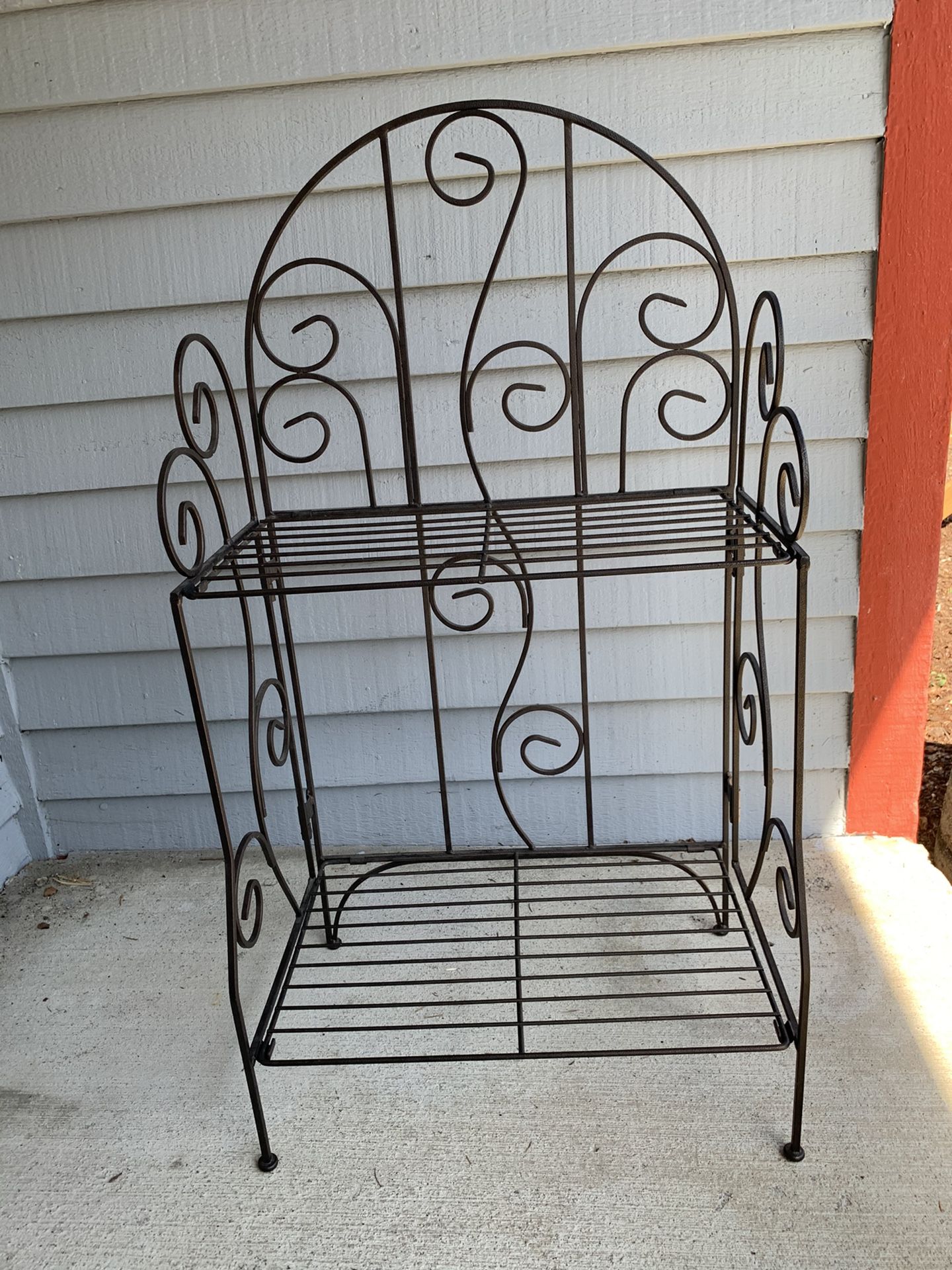Cute metal garden shelf for Sale in Edgewood, WA OfferUp