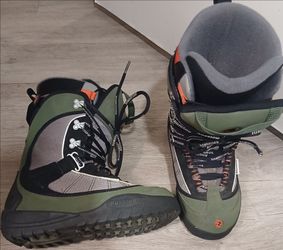 Snowboard boots size 9 - Rossignol/ great condition