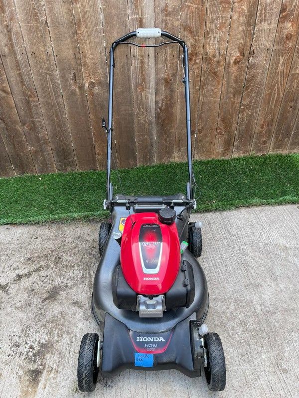 LEAKS GAS Honda 21" Self Propelled Lawn Mower Lawnmower Maquina Para Cortar Yarda Cortadora De