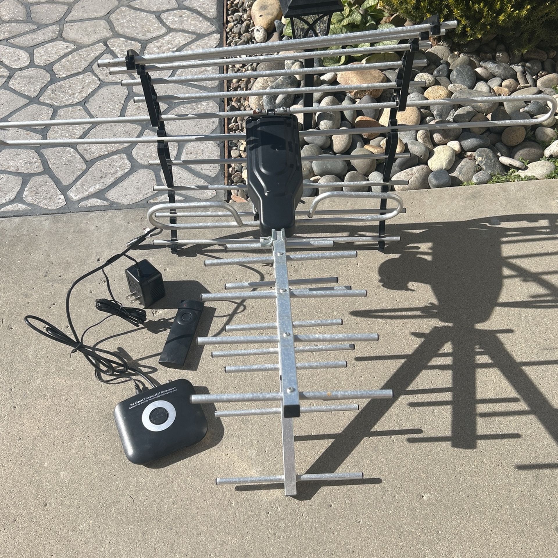 Outdoor Tv Antenna With Built-In Amplifier