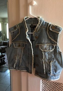 Jean Vest size XL crop style . Really cute