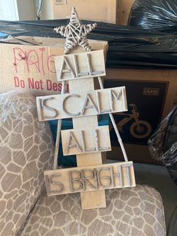 FREE - Christmas Decor