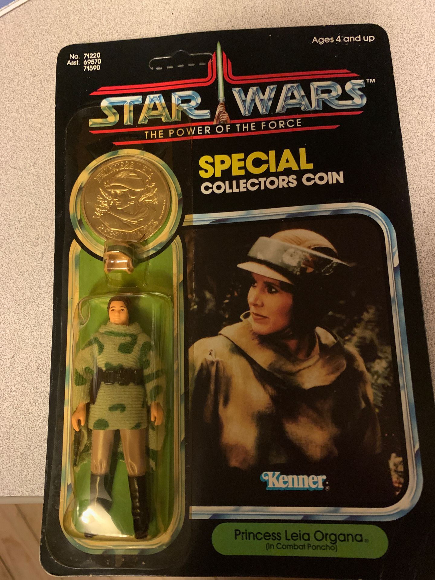 Vintage Star Wars Kenner Princess Leia with Collectors Coin!