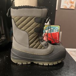  Boys Snow boots Size 3
