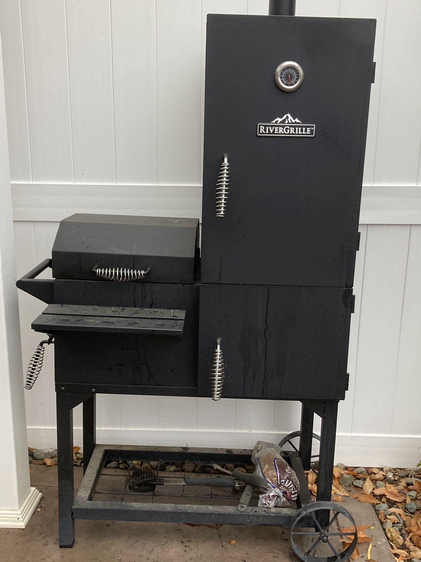 River Grille Smoker
