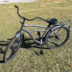 HUFFY BAYPOINT $ 125 Beach cruiser!