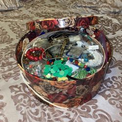 Lot Of Jewelry Pieces