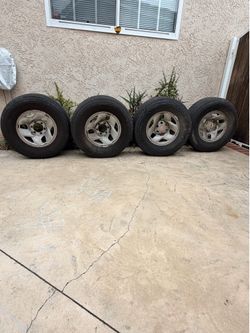 Set of 4 rims with tires