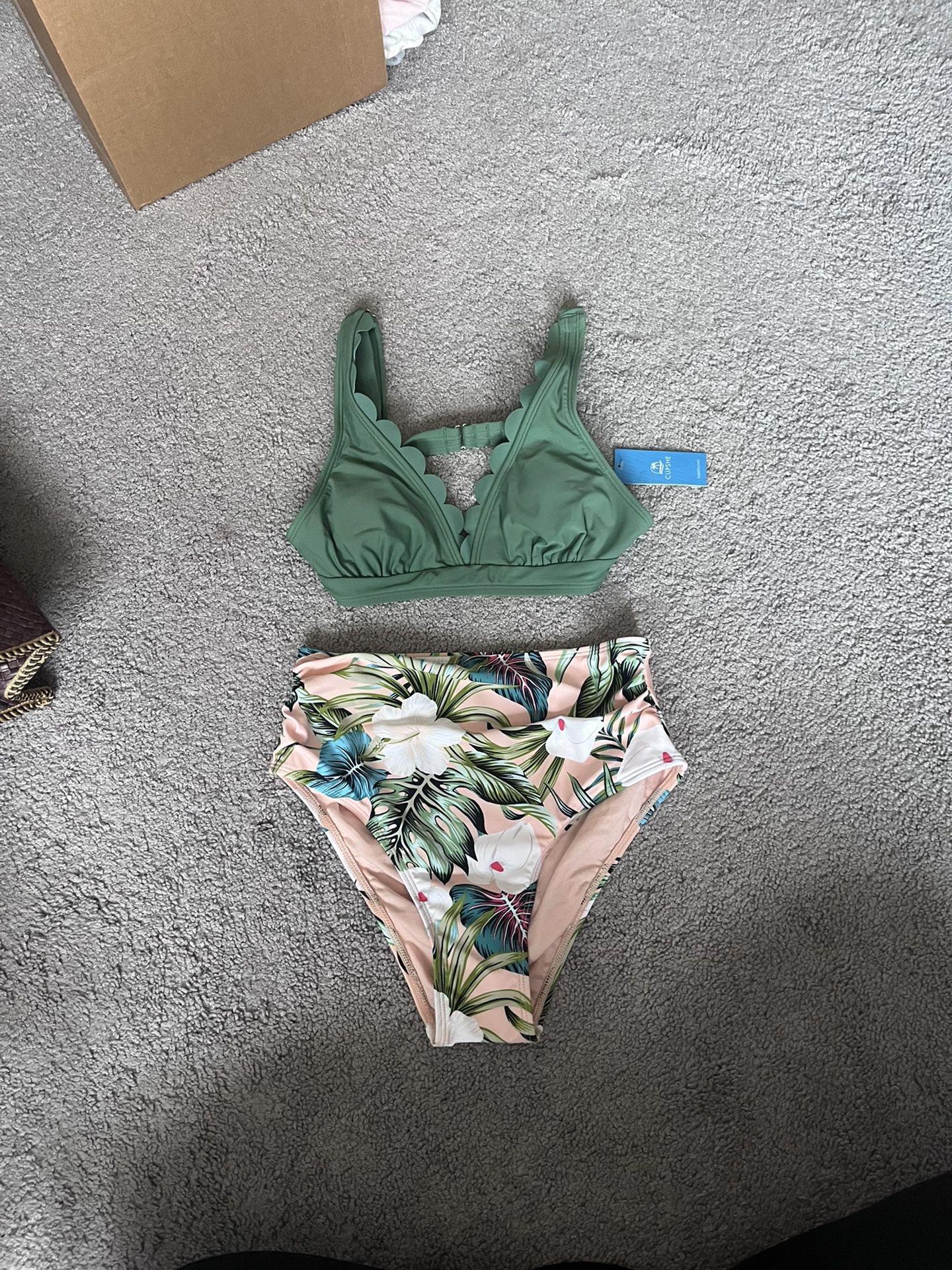 Cupshe bikini set new with tags size S (dm to buy separately)