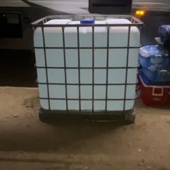 330 Gallon Water Tote