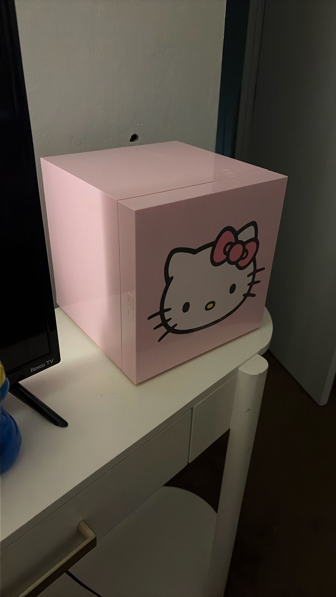 HELLO KITTY FRIDGE