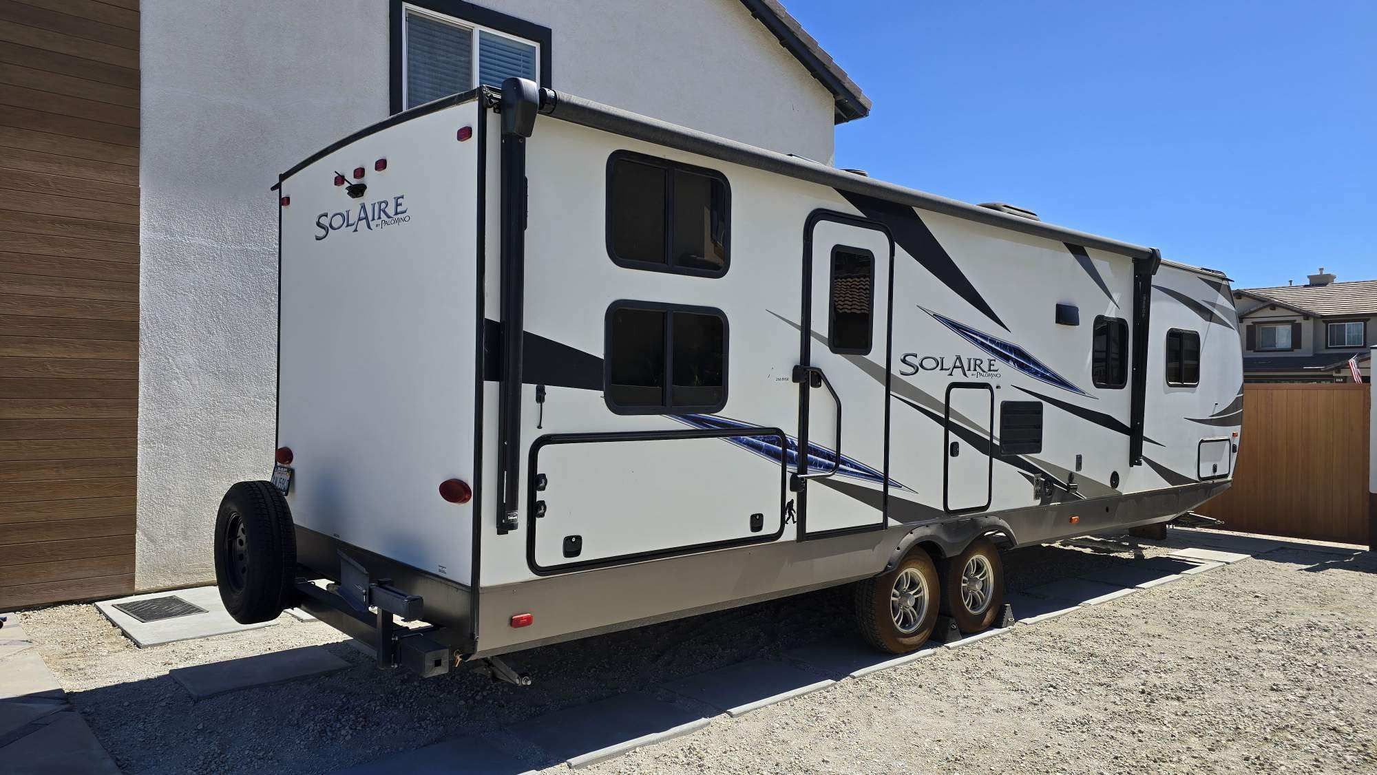 Palomino Solaire Travel trailer 2020