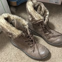 Women’s Boots With Fur Size 8.5