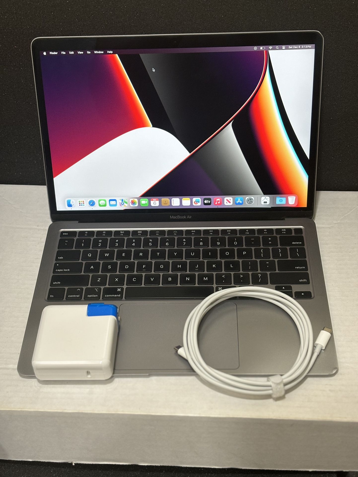 Macbook air 2020 i3/ 8gb ram / 256 Gb Ssd space